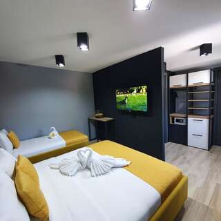 Отель Dream House Hotel Колашин Трехместный номер Делюкс-2