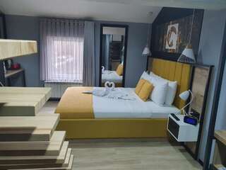 Отель Dream House Hotel Колашин Двухуровневые апартаменты-1